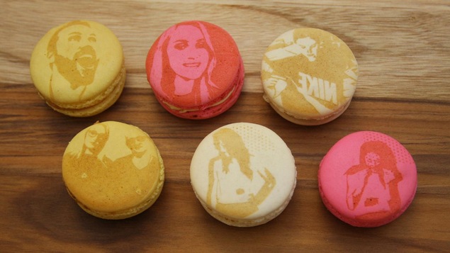 MakeLab permet de graver des photos sur des macarons à l'aide d'imprimante 3D.