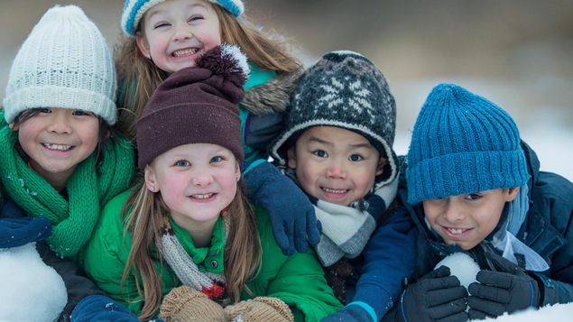 Ils jouent dans la neige