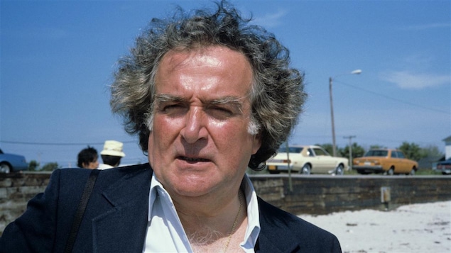 Marcel Dubé sur le plateau de « La vie promise » en 1982.