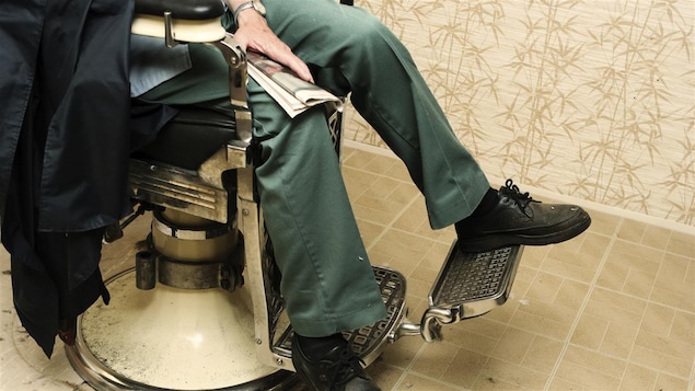 Un homme chez le coiffeur