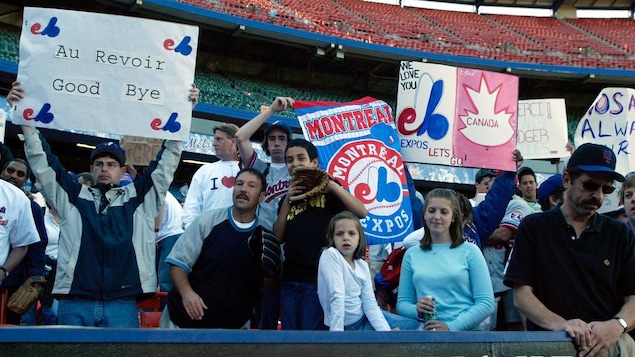 Des partisans des Expos lors de leur dernier match à New York le 3 octobre 2004