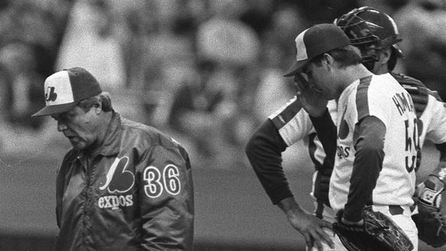 Larry Bearnarth, ancien entraîneur des lanceurs des Expos, à gauche