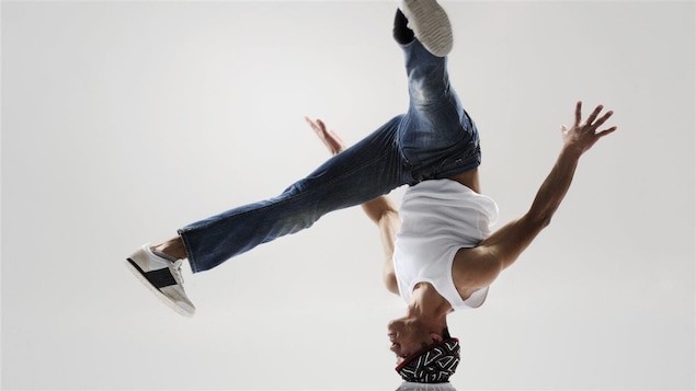 Certaines précautions doivent être prises avant de se lancer dans le breakdance.