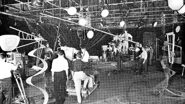Tournage de « Club d'un soir / One Night Club », diffusée le 6 septembre 1952
