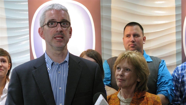 Déçu par la position du Parti québécois sur la souveraineté, Jean-Martin Aussant fonde son propre parti.