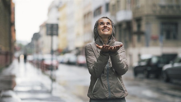 Développer un regard bienvaillant sur la vie aide à passer à travers les difficultés.