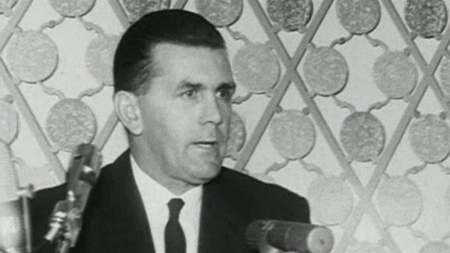 Maurice Richard annonce sa retraite du hockey le 15 septembre 1960.