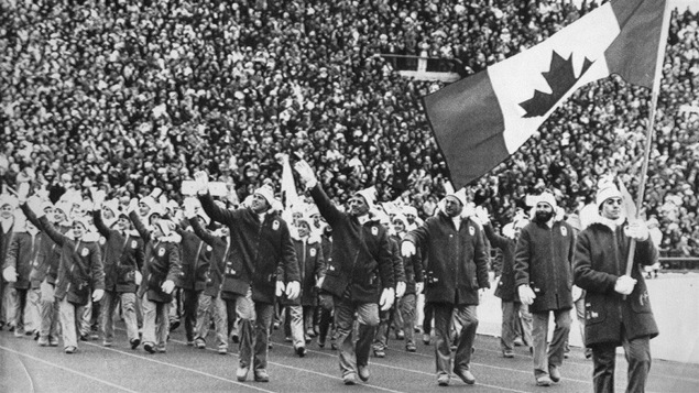 Gaétan Boucher, porte-drapeau de la délégation canadienne à Sarajevo en 1984