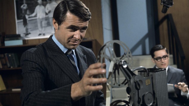 Richard Garneau prépare une émission sur le cinéma amateur, en 1968.