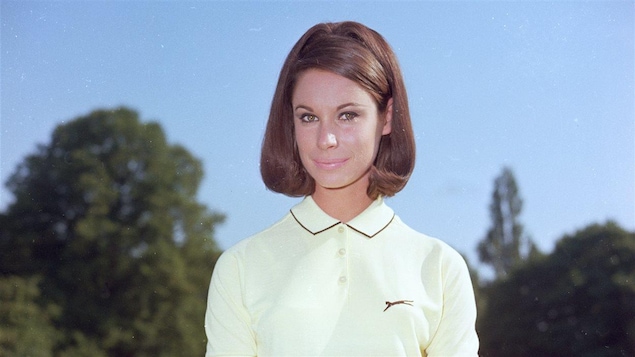 Une femme à la mode des années 60