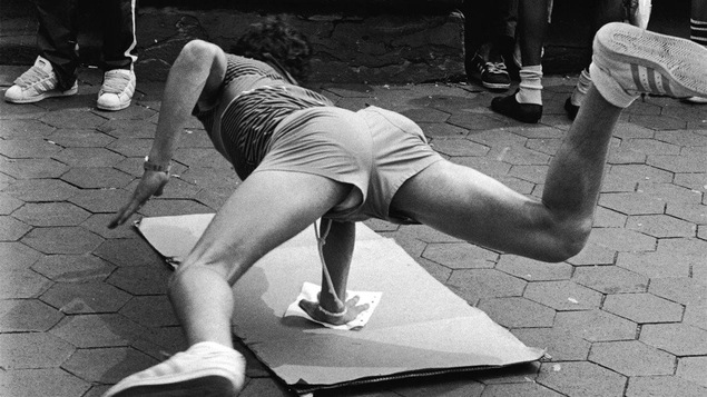 Un adepte du breakdance