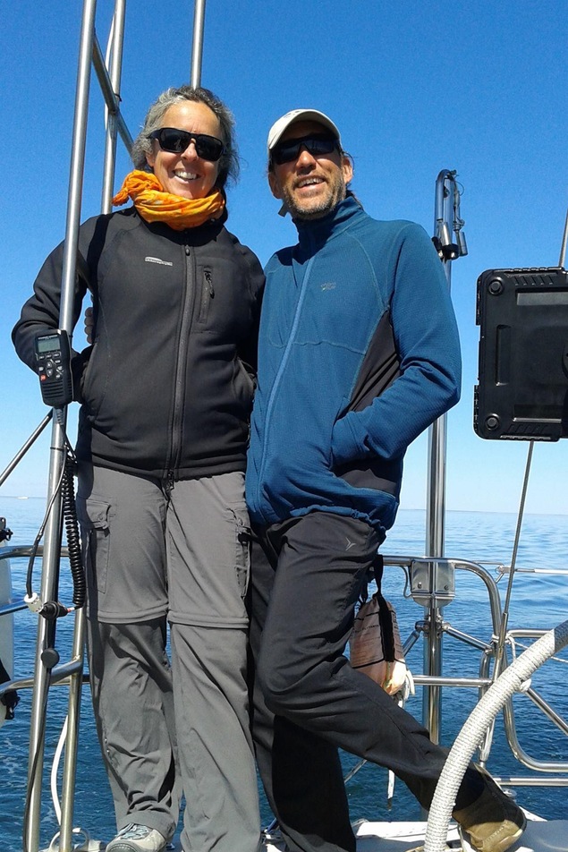 Sophie Arsenault et André Pineault sur leur voilier Sophie Arsenault et André Pineault sur leur voilier