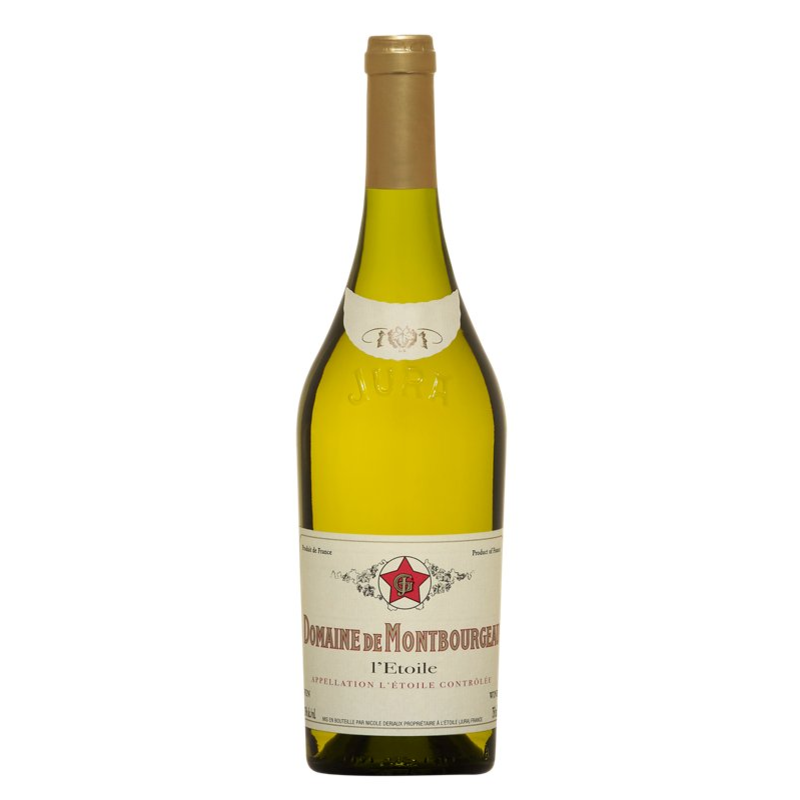 Bouteille de vin blanc avec étiquette blanche à logo en étoile rouge dans un cercle. Bouteille de vin blanc avec étiquette blanche à logo en étoile rouge dans un cercle.