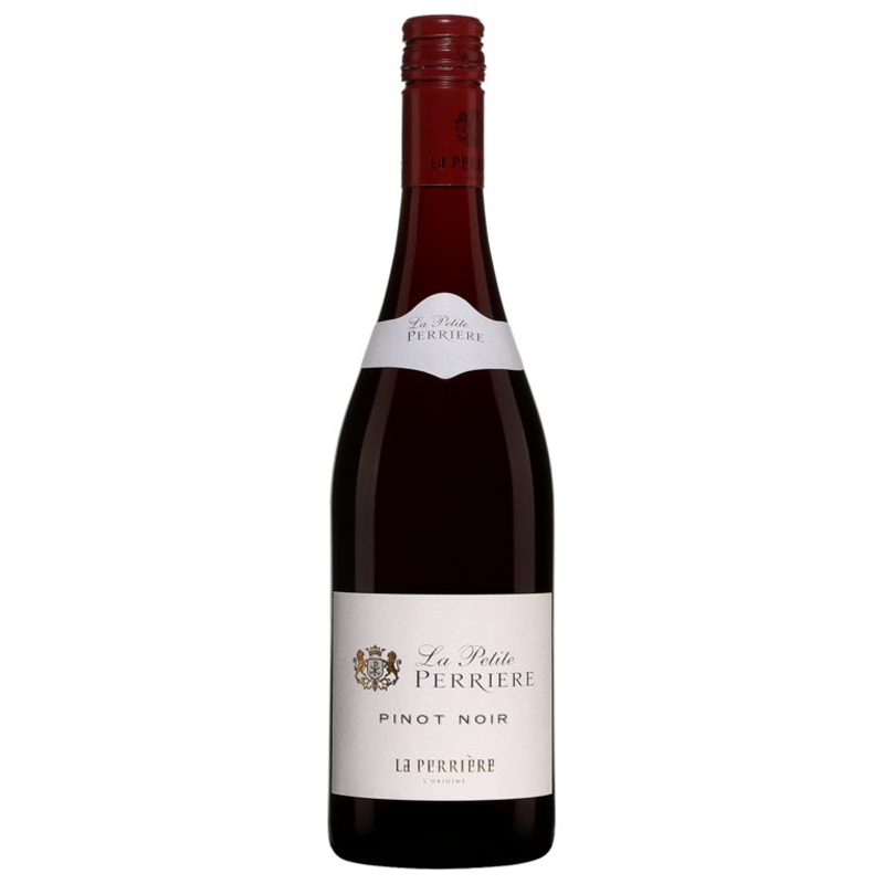 Une bouteille sombre au goulot rouge et à l'étiquette blanche avec une écriture fine noire et des armoiries avec deux lions. Une bouteille sombre au goulot rouge et à l'étiquette blanche avec une écriture fine noire et des armoiries avec deux lions.