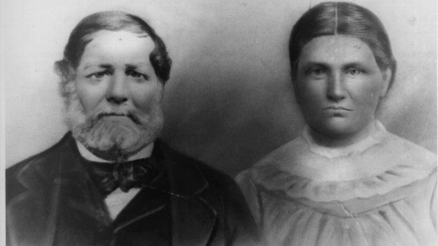 Le voyageur François Naud et sa femme métisse Elizabeth McPherson, du Lac Sainte-Marie, Québec. Le voyageur François Naud et sa femme métisse Elizabeth McPherson, du Lac Sainte-Marie, Québec.