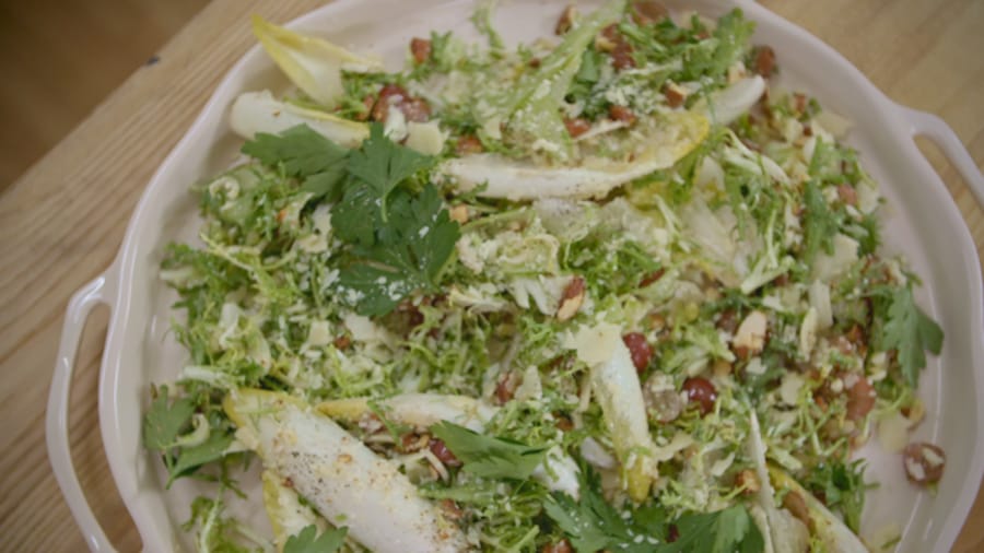 Un bol de salade mélangée Un bol de salade mélangée
