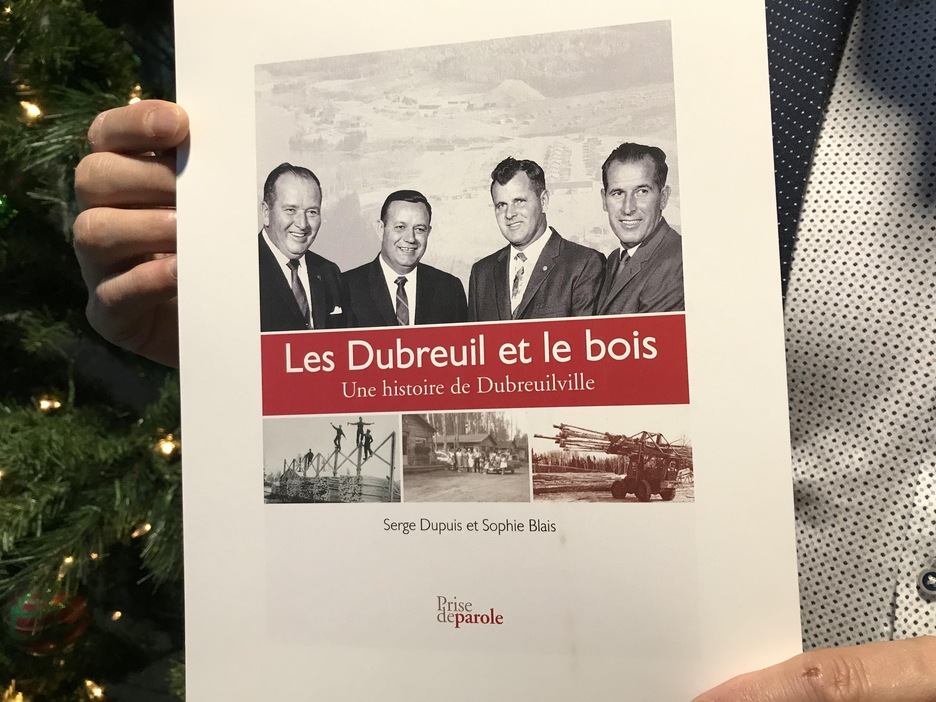 Page couverture du livre « Les Dubreuil et le bois : une histoire de Dubreuilville », signé Serge Dupuis et Sophie Blais Page couverture du livre « Les Dubreuil et le bois : une histoire de Dubreuilville », signé Serge Dupuis et Sophie Blais