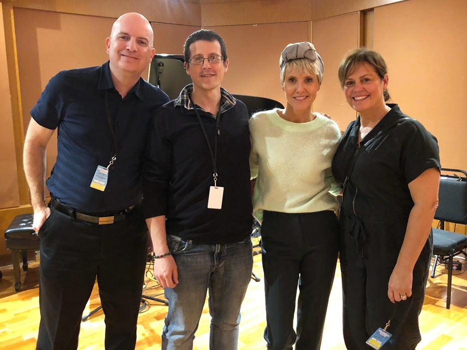 Photo dans le studio de radio d'Alain Bessette, Vincent, Pénélope McQuade et Patricia Paquin. Photo dans le studio de radio d'Alain Bessette, Vincent, Pénélope McQuade et Patricia Paquin.