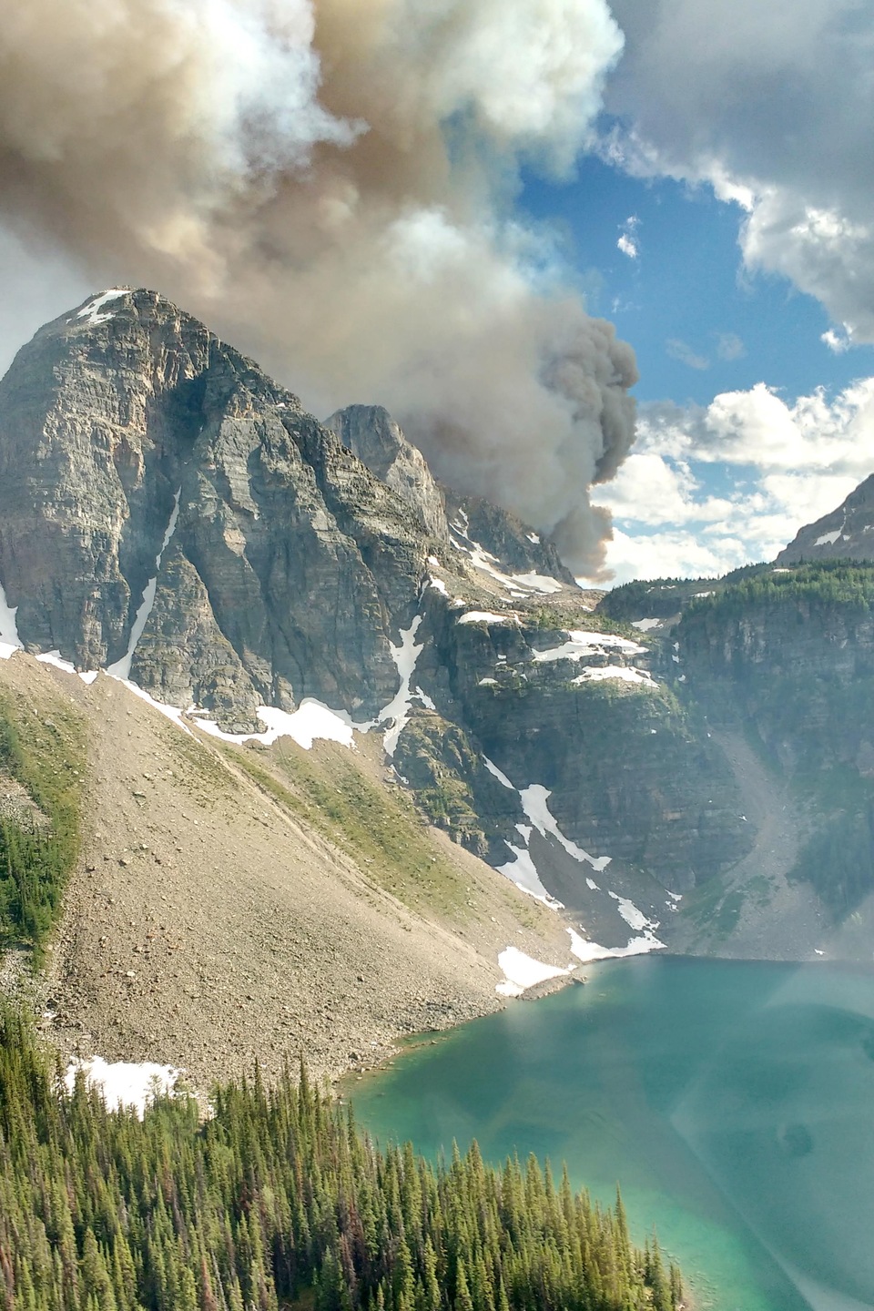 La fumée des feux du parc national Kootenay. La fumée des feux du parc national Kootenay.