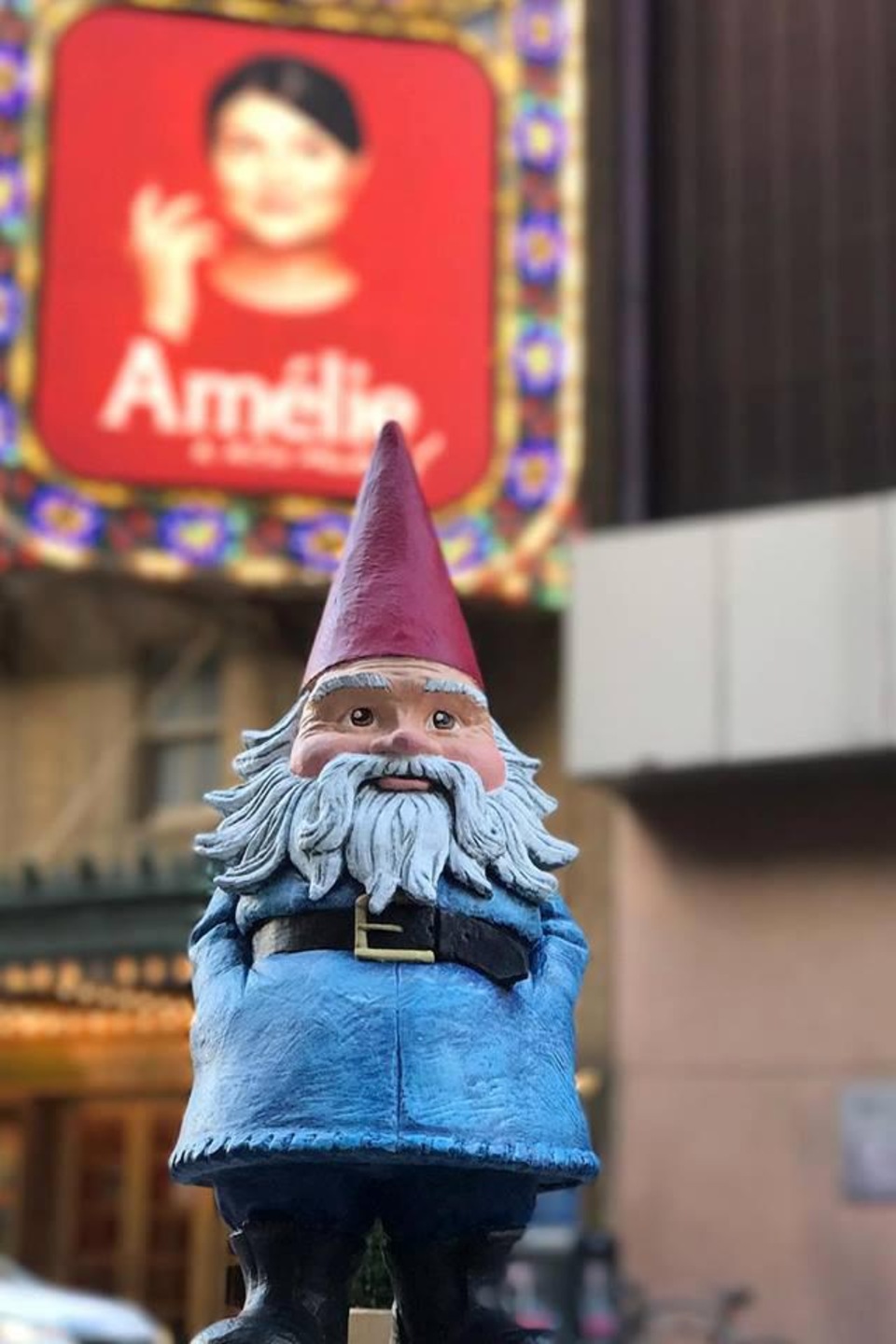 Un nain de jardin près du Walter Kerr Theatre à Broadway, où a lieu la comédie musicale « Amélie a New Musical » Un nain de jardin près du Walter Kerr Theatre à Broadway, où a lieu la comédie musicale « Amélie a New Musical »