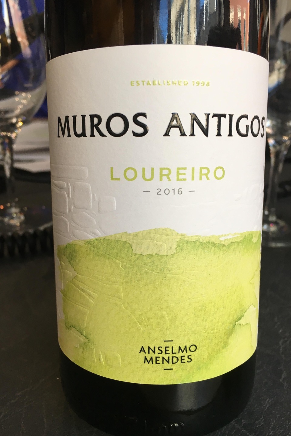 Anselmo Mendes Loureiro Muros Antigos 2016, code SAQ : 12455088, 16,80 $ Anselmo Mendes Loureiro Muros Antigos 2016, code SAQ : 12455088, 16,80 $