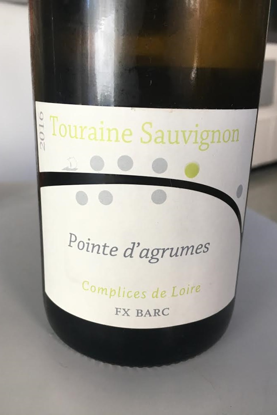Complices de Loire, Pointe d'agrumes 2016, code SAQ : 12260002, 19,60 $ Complices de Loire, Pointe d'agrumes 2016, code SAQ : 12260002, 19,60 $