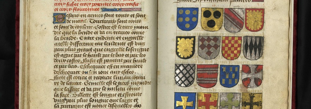 Un manuscrit médiéval et des blasons de familles importantes du Moyen Âge. Un manuscrit médiéval et des blasons de familles importantes du Moyen Âge.